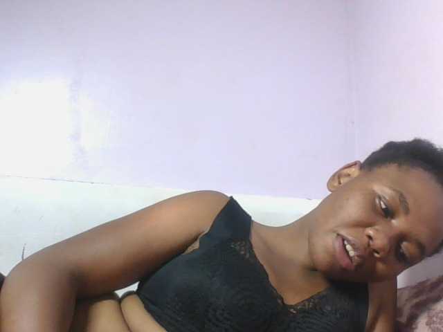 Kittydew live cam on BongaCams