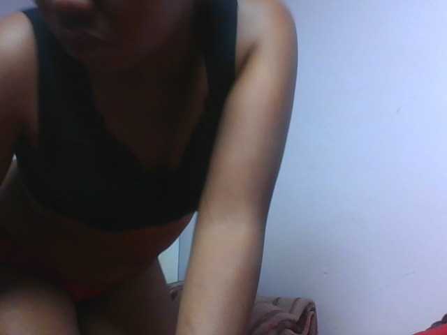 Kittydew live cam on BongaCams