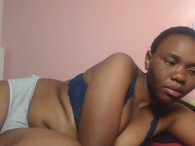 Kittydew live cam on BongaCams