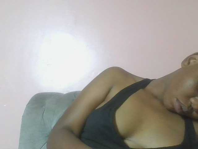 Kittydew live cam on BongaCams