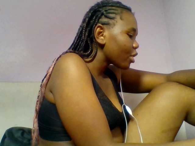 Kittydew live cam on BongaCams