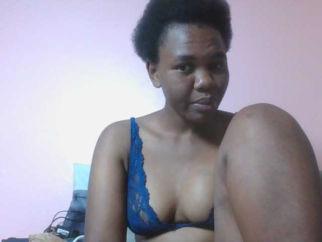 Kittydew live cam on BongaCams