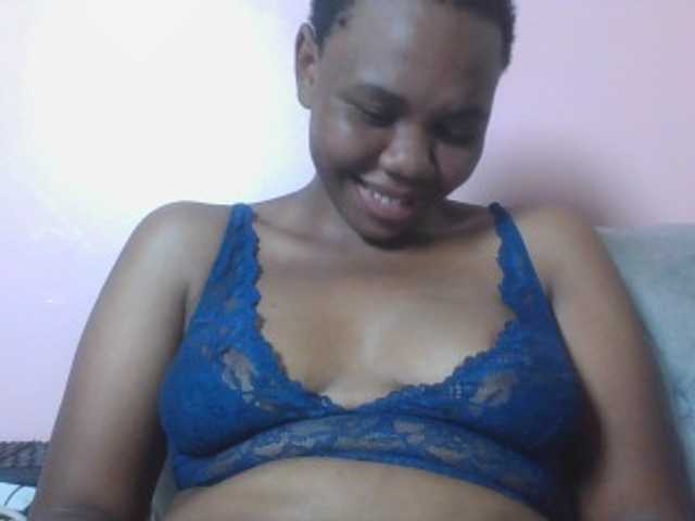 Kittydew live cam on BongaCams