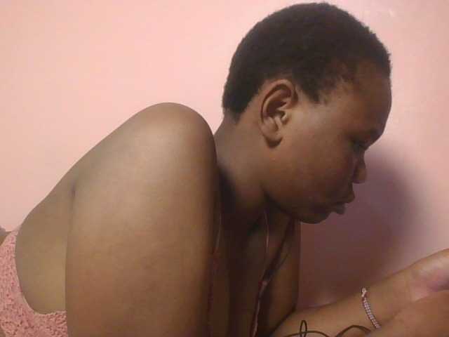 Kittydew live cam on BongaCams