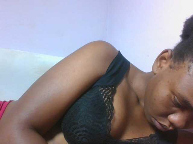 Kittydew live cam on BongaCams