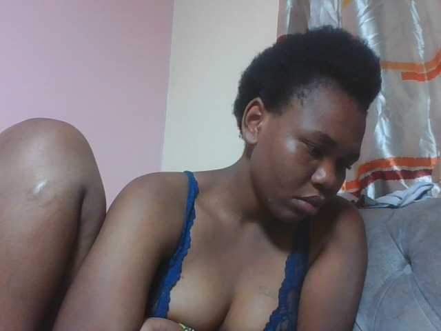 Kittydew live cam on BongaCams