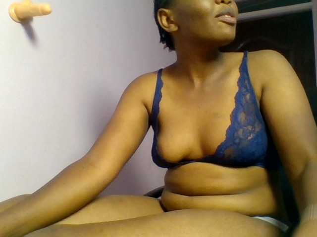 Kittydew live cam on BongaCams