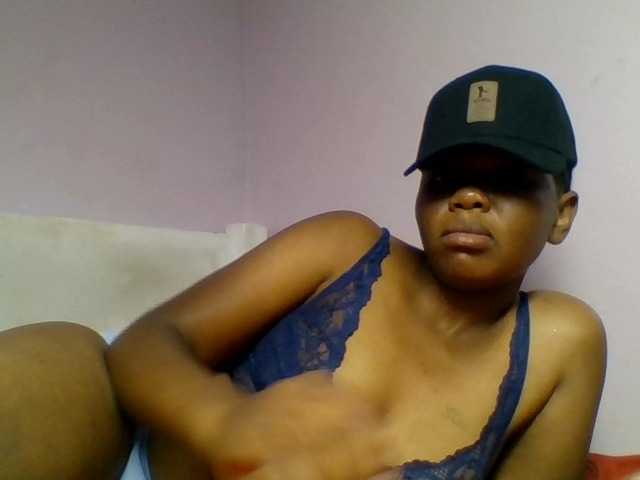 Kittydew live cam on BongaCams