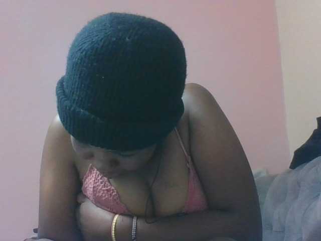 Kittydew live cam on BongaCams