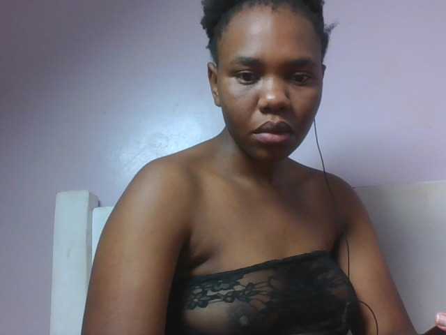 Kittydew live cam on BongaCams