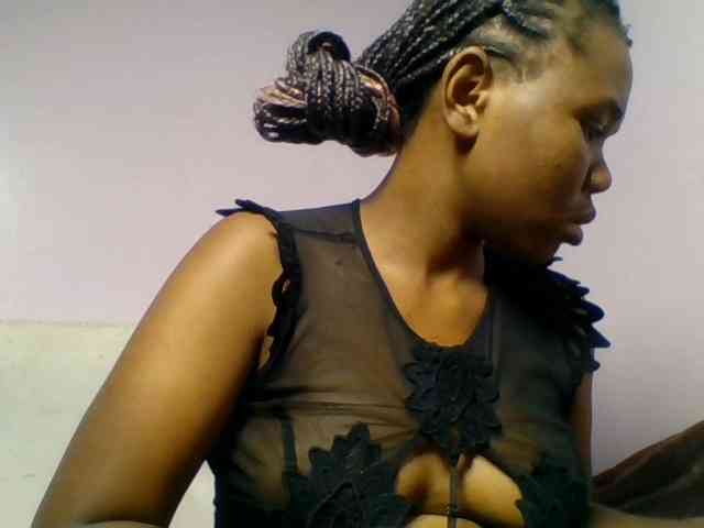 Kittydew Live Webcam on BongaCams