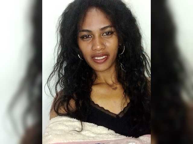 MiaTsoa live cam on BongaCams