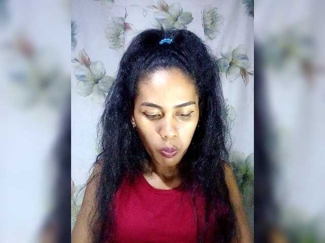 MiaTsoa live webcam show