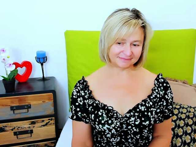 MarieneMature live cam on BongaCams