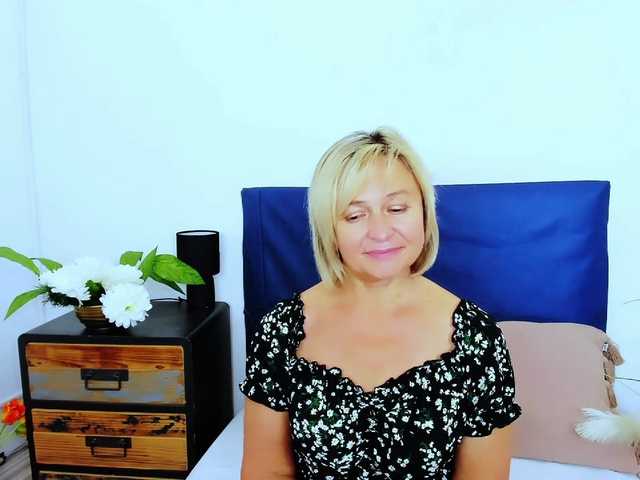 MarieneMature live cam preview