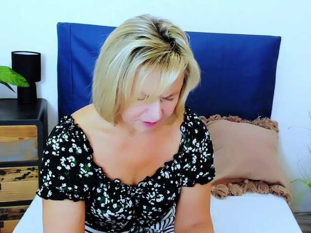MarieneMature live cam preview