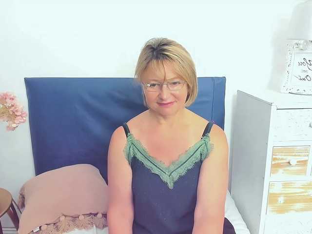 MarieneMature live cam on BongaCams
