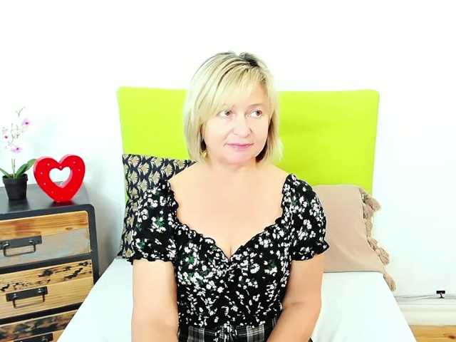 MarieneMature live cam preview