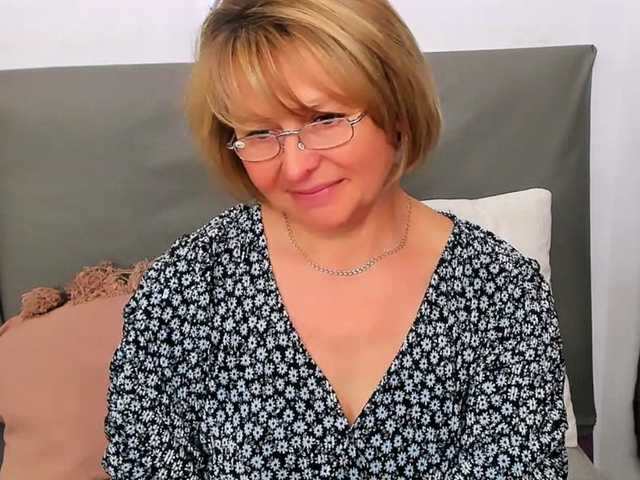 MarieneMature live cam on BongaCams