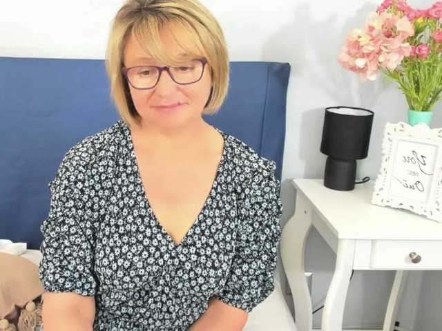 MarieneMature live cam on BongaCams