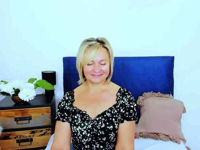 MarieneMature webcam