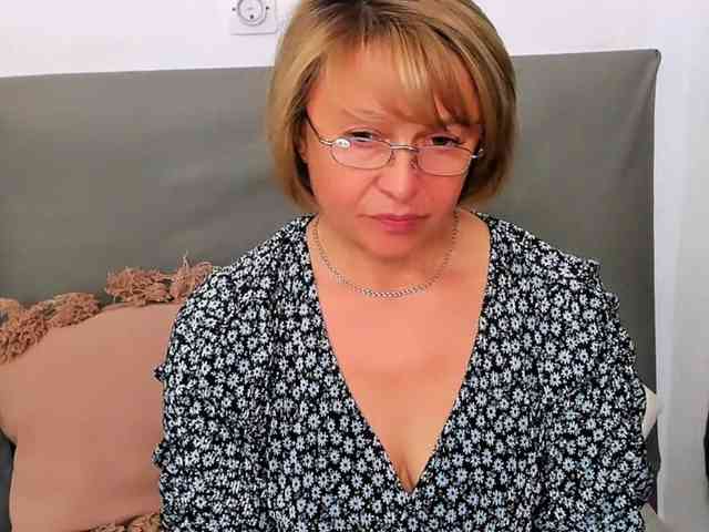 MarieneMature webcam