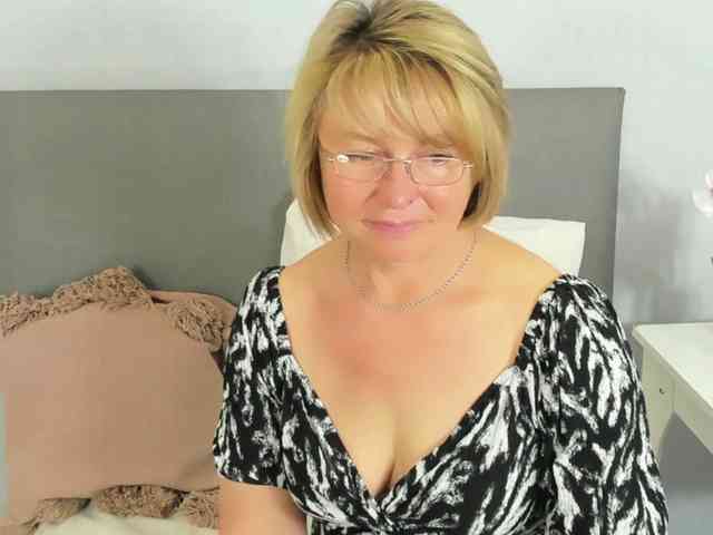 MarieneMature webcam