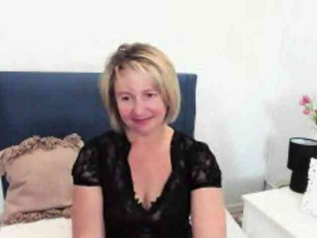 MarieneMature webcam