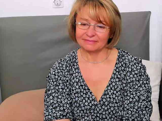 MarieneMature webcam