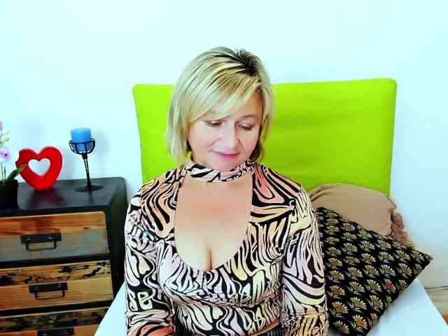 MarieneMature webcam