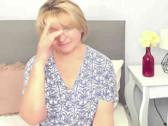 MarieneMature webcam