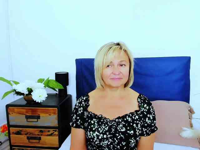 MarieneMature webcam