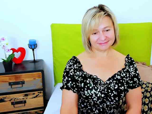 MarieneMature webcam