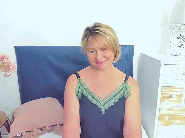 MarieneMature webcam