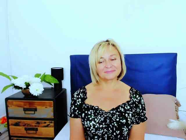 MarieneMature webcam