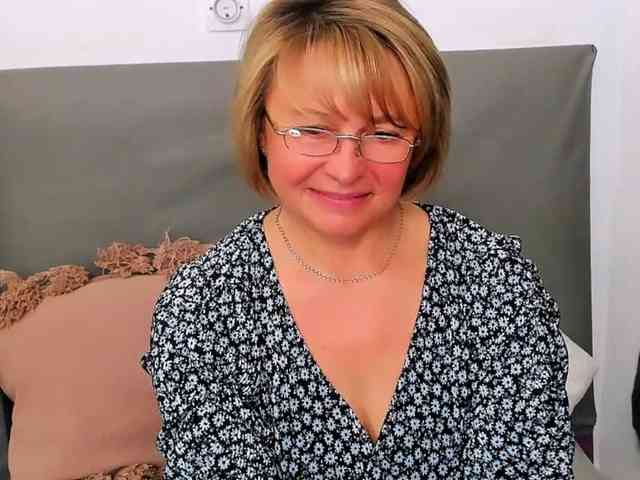 MarieneMature webcam