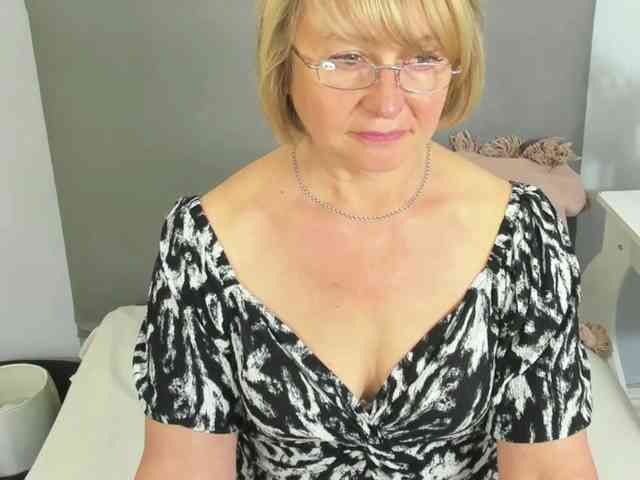 MarieneMature webcam