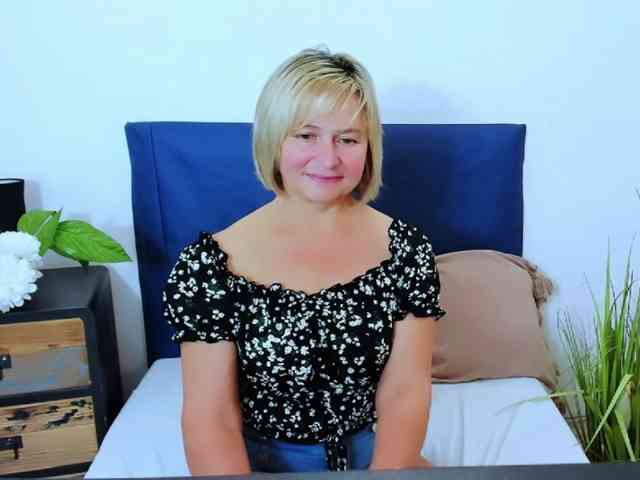 MarieneMature webcam
