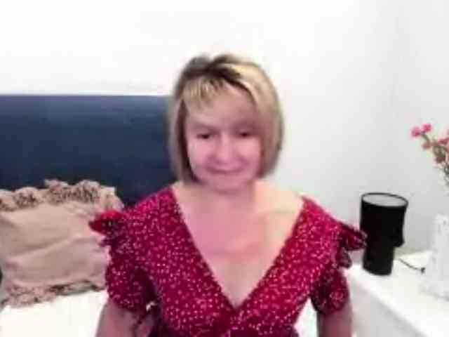 MarieneMature webcam