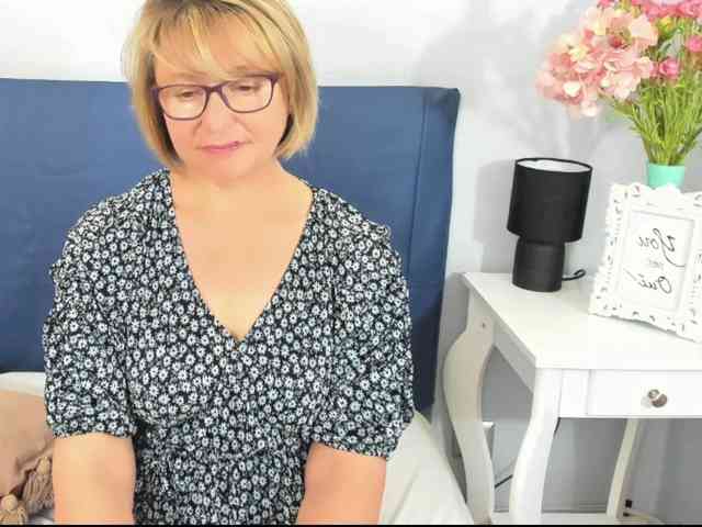 MarieneMature webcam