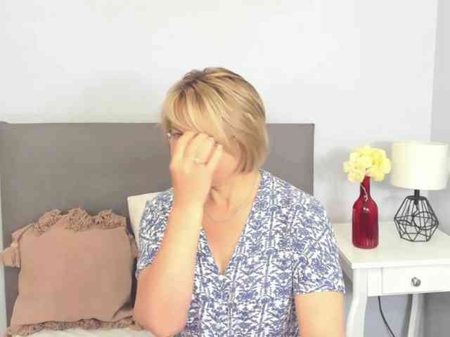 MarieneMature webcam