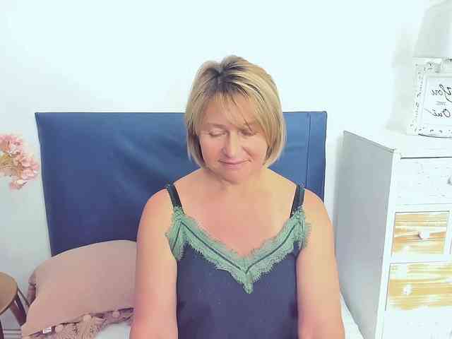 MarieneMature webcam