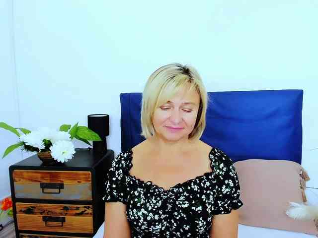 MarieneMature webcam