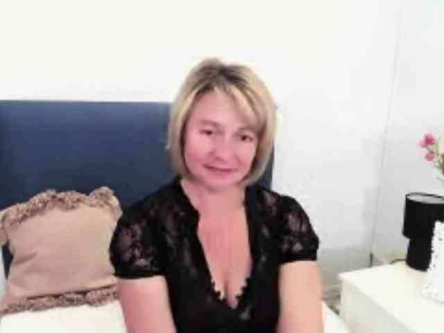 MarieneMature webcam