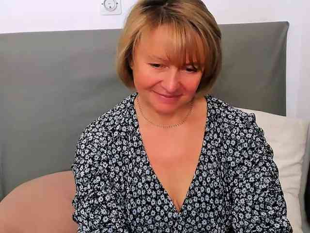 MarieneMature webcam