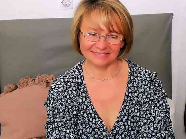 MarieneMature webcam