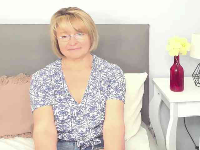 MarieneMature webcam
