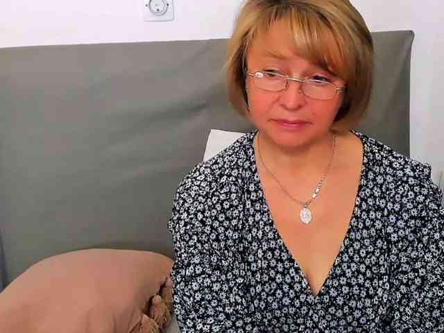 MarieneMature webcam