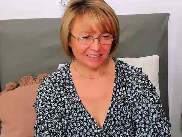 MarieneMature webcam