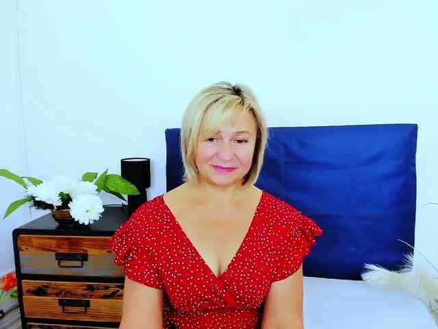 MarieneMature webcam